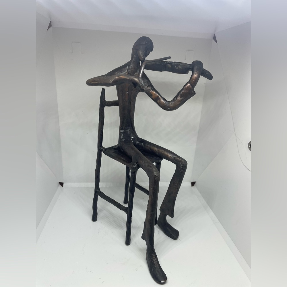 Cast Iron violinist